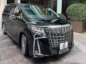 丰田埃尔法7座车30系-黑色