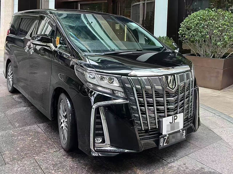 丰田埃尔法7座车30系-黑色