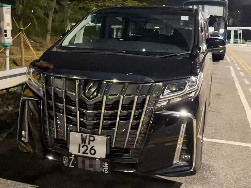 丰田埃尔法7座车30系-黑色