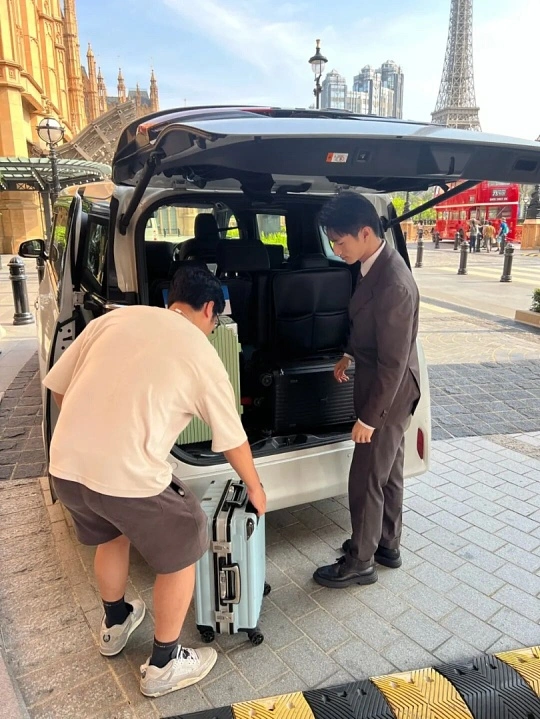 粤港跨境七座车后车厢空间大